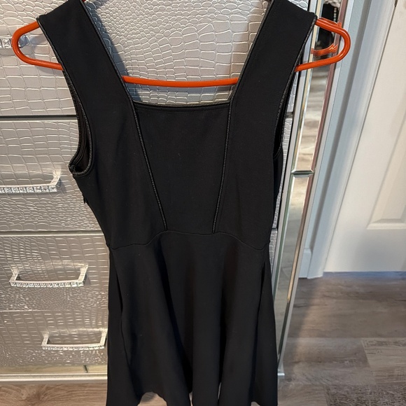 Little black dress by Banana Republic - Picture 4 of 4